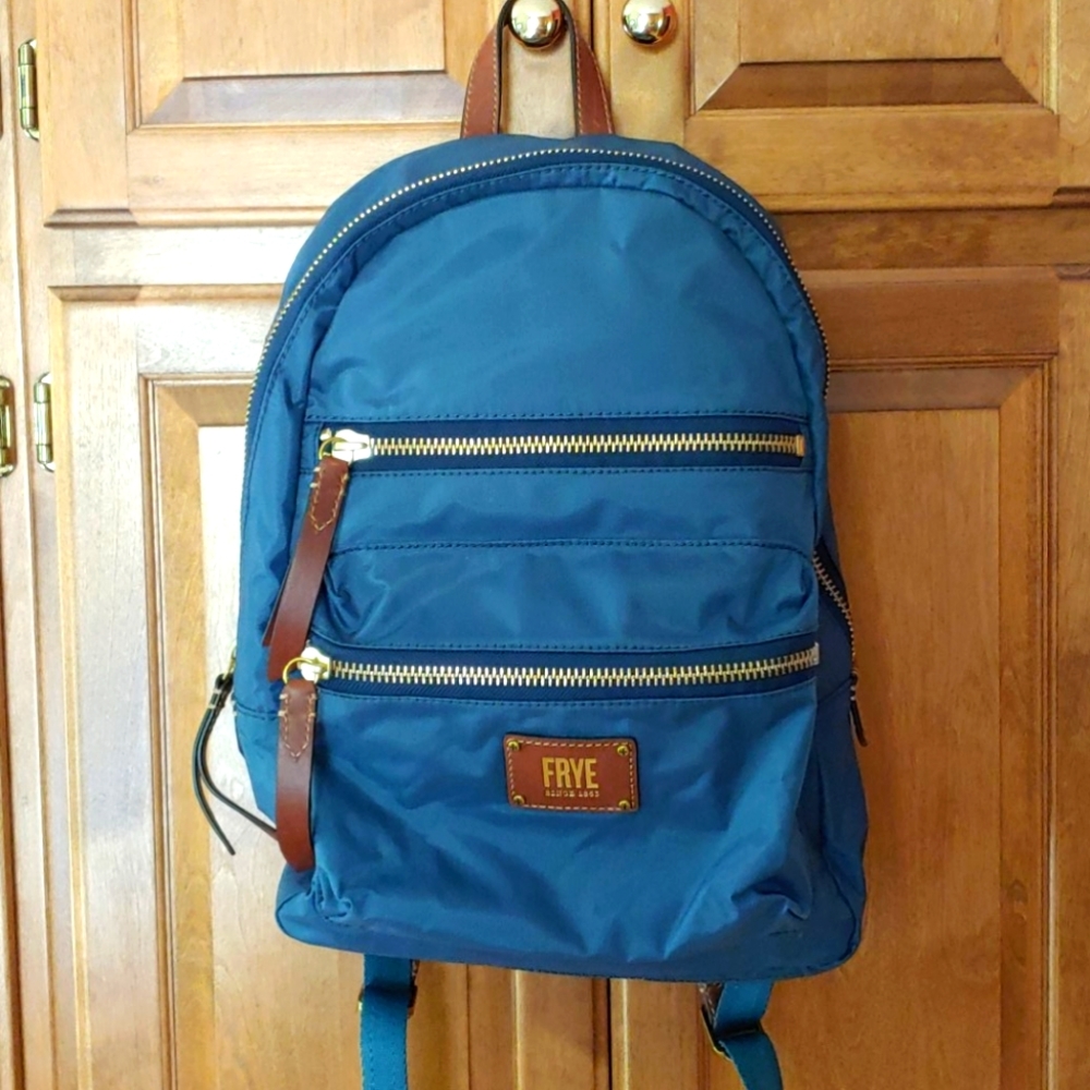 🎒 FRYE 🎒 teal nylon backpack 💙💚